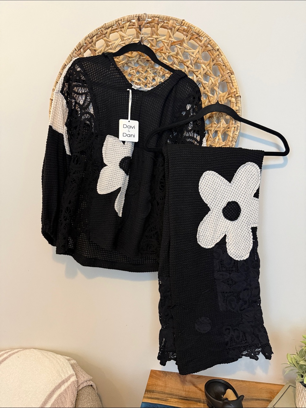 DAVI & DANI Black Knit Top and Skirt Set with White Daisy Motifs